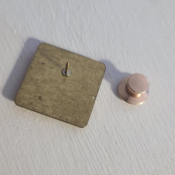 Order Of The Amaranth D-4-D Vintage Crown Lapel Pin - Picture 4 of 4